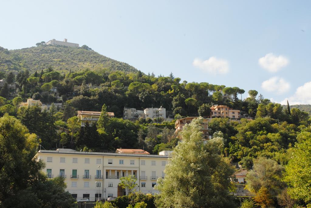 Apartament La Residenza Di Carolina Cassino Zewnętrze zdjęcie