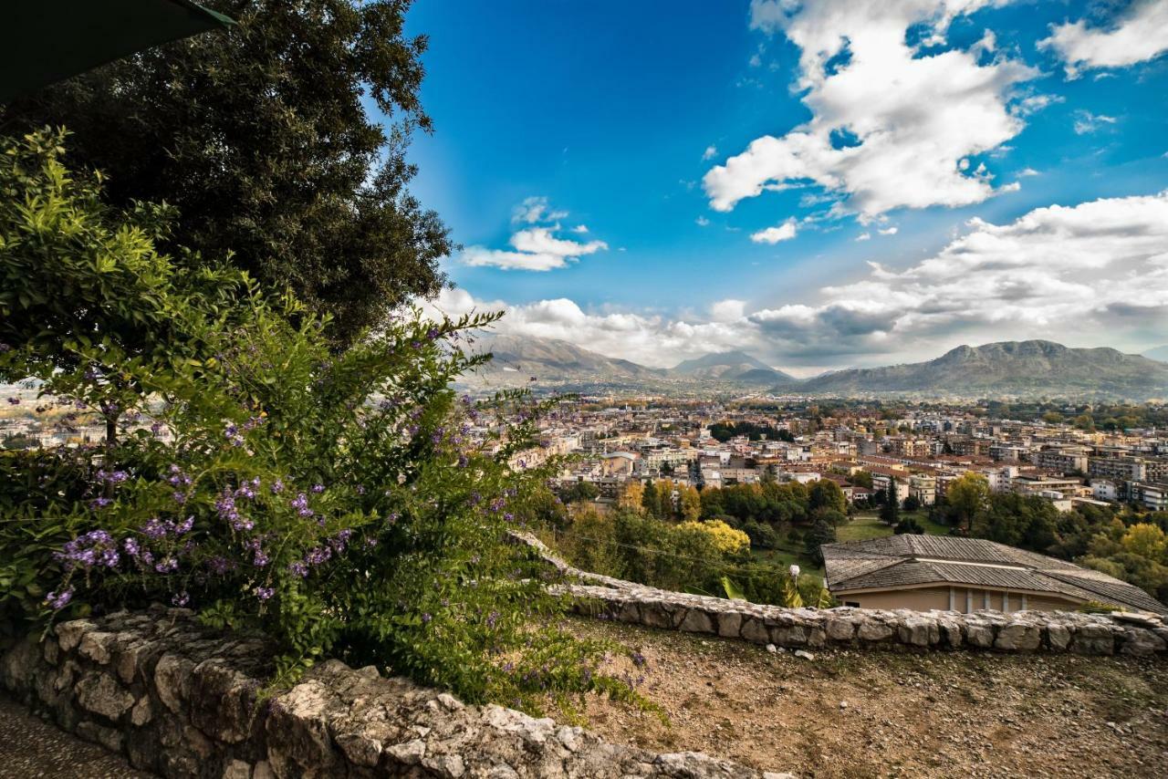 Apartament La Residenza Di Carolina Cassino Zewnętrze zdjęcie